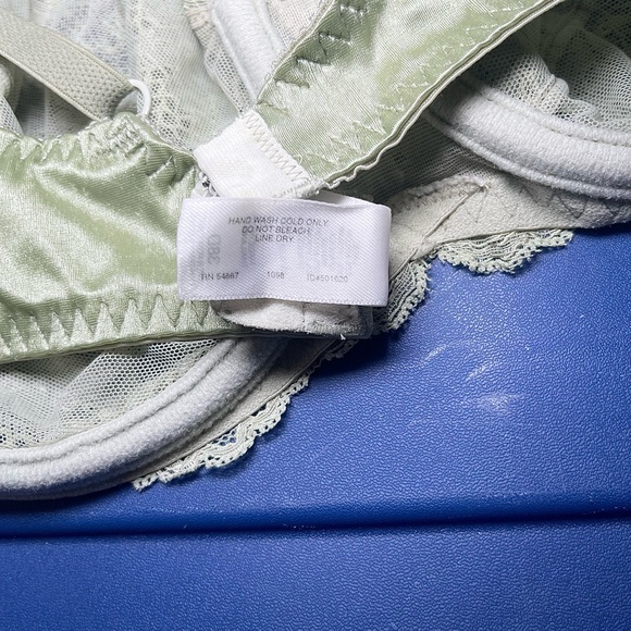 Vintage 90’s Victoria’s Secret Sage Green Lace Demi Underwire Bra 38D - Picture 11 of 11